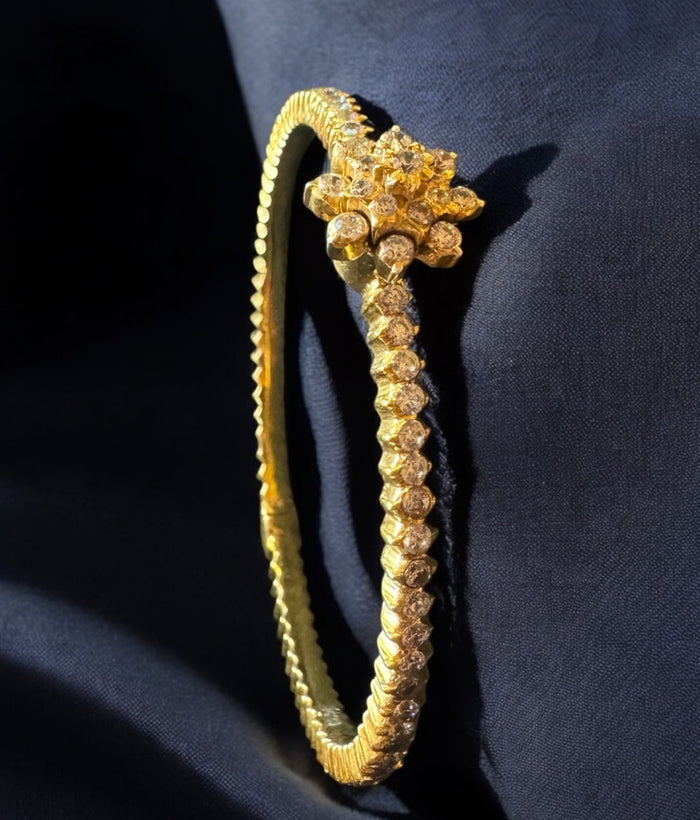 The Kavini Silver Traditional Close Setting Diamond Openable Kada -Single (Size 2.6)
