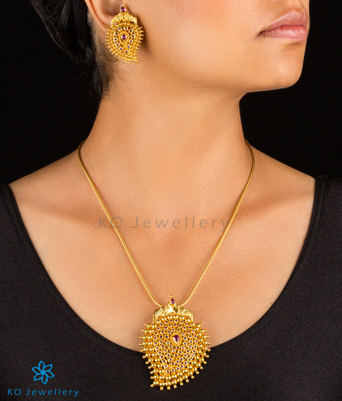 The Prashanti Silver Paisley Pendant & Earrings